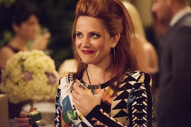 Girlfriend's Guide to Divorce - Season 2 - Rule #8: Timing Is Everything - Photos - Alanna Ubach