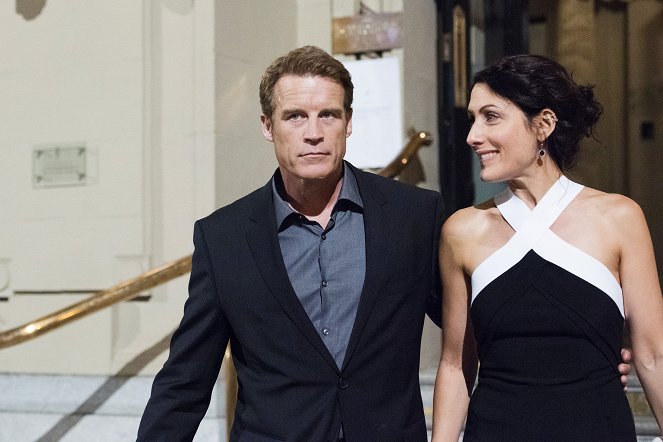 Girlfriend's Guide to Divorce - Rule #25: Beware the Second Chance - Photos - Mark Valley, Lisa Edelstein