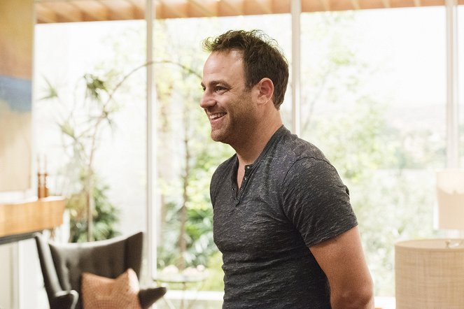 Girlfriend's Guide to Divorce - Rule #14: No Means... No - Photos - Paul Adelstein