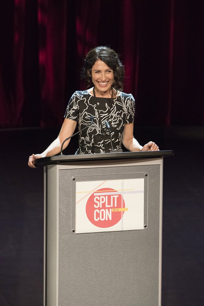 Girlfriend's Guide to Divorce - Rule #79: Labels Are for Canned Goods - Z filmu - Lisa Edelstein