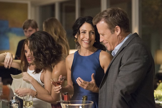 Girlfriend's Guide to Divorce - Rule #36: If You Can't Stand the Heat, You're Cooked - Van film - Lisa Edelstein, Mark Valley