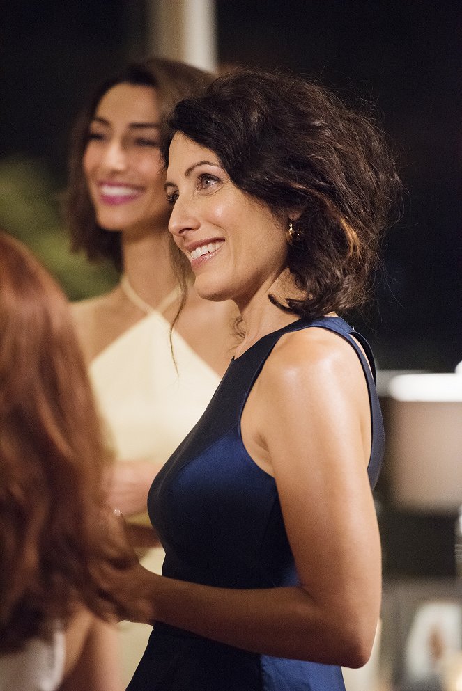 Girlfriend's Guide to Divorce - Rule #36: If You Can't Stand the Heat, You're Cooked - Van film - Lisa Edelstein