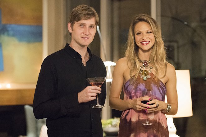 Girlfriend's Guide to Divorce - Rule #36: If You Can't Stand the Heat, You're Cooked - Van film - Aaron Staton, Beau Garrett