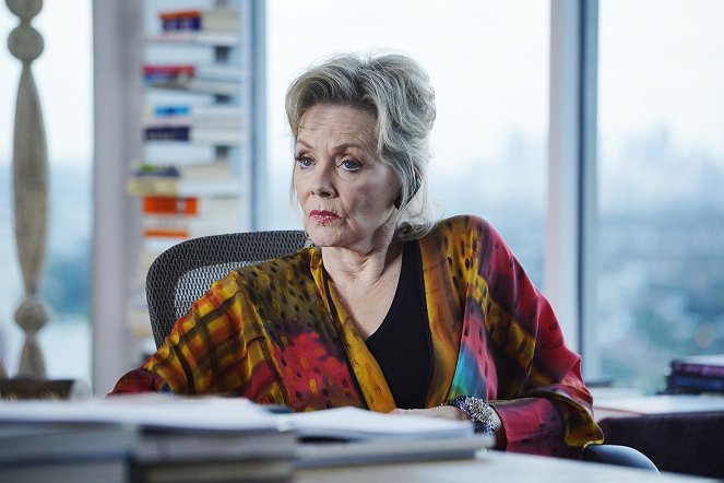 Girlfriend's Guide To Divorce - Rule #876: Everything Does Not Happen for a Reason - Kuvat elokuvasta - Jean Smart