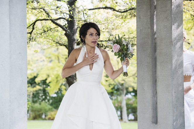 Girlfriend's Guide to Divorce - Rule #876: Everything Does Not Happen for a Reason - Do filme - Lisa Edelstein