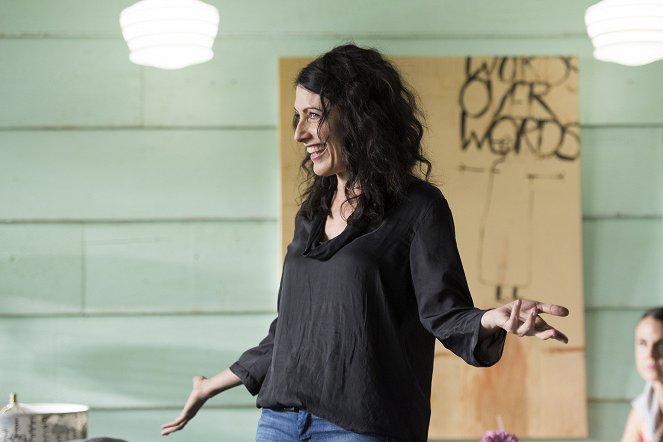 Girlfriend's Guide to Divorce - Rule #876: Everything Does Not Happen for a Reason - Photos - Lisa Edelstein