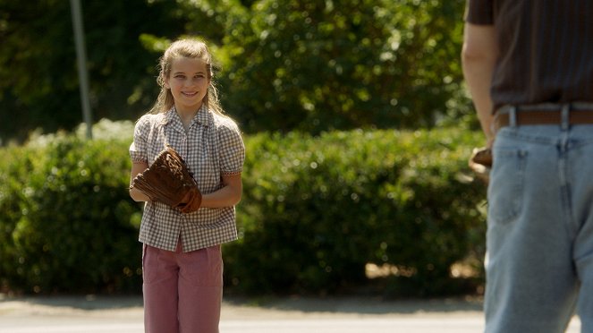 Young Sheldon - Hobbitses, Physicses and a Ball with Zip - Photos - Raegan Revord