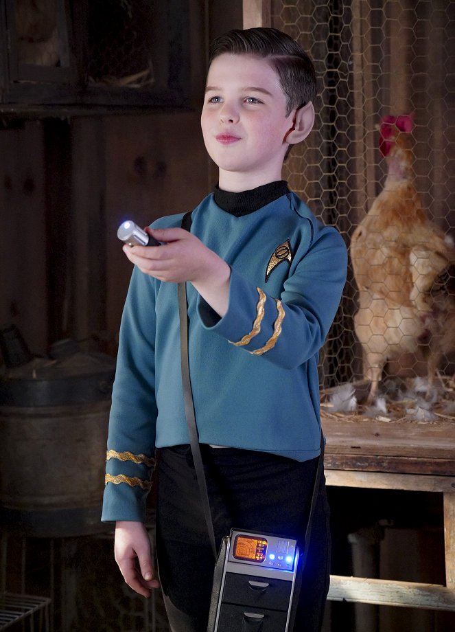 Young Sheldon - A Party Invitation, Football Grapes and an Earth Chicken - Van film - Iain Armitage