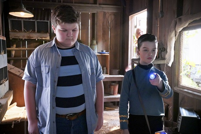 Young Sheldon - A Party Invitation, Football Grapes and an Earth Chicken - Van film - Wyatt McClure, Iain Armitage