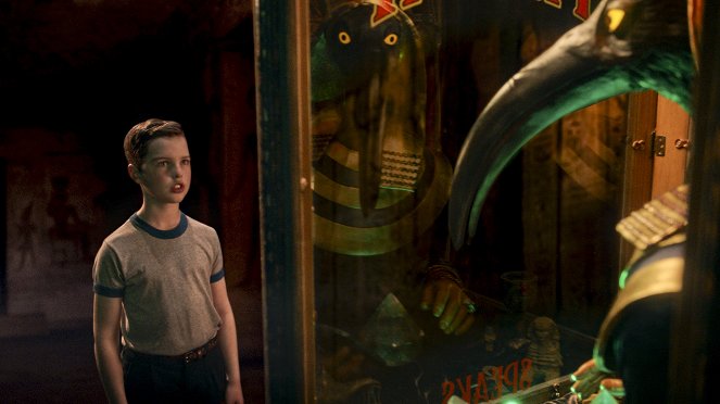 Young Sheldon - A Baby Tooth and the Egyptian God of Knowledge - Photos - Iain Armitage