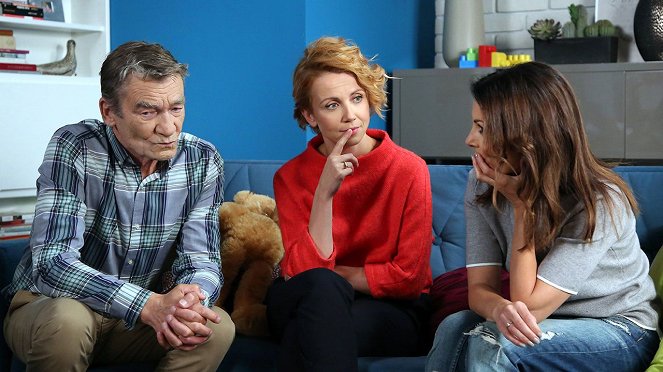 Barwy szczęścia - Episode 102 - Van film - Krzysztof Kiersznowski, Katarzyna Zielinska, Katarzyna Glinka