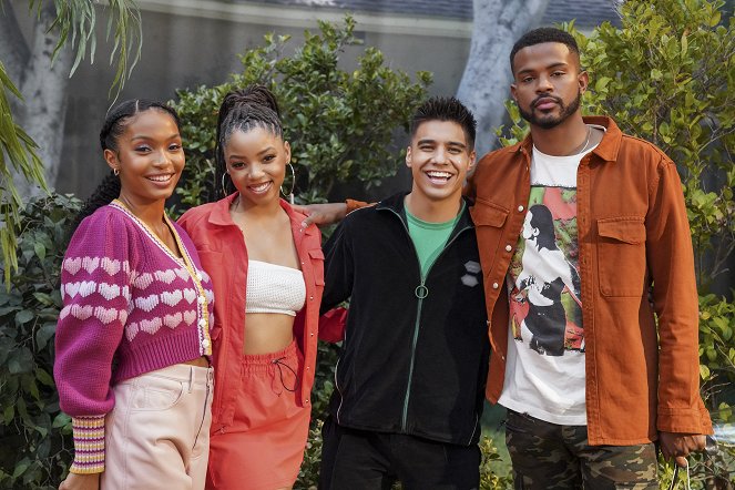 Grown-ish - Season 4 - Tátovy lekce - Z nakrúcania - Yara Shahidi, Chloe Bailey, Jordan Buhat, Trevor Jackson