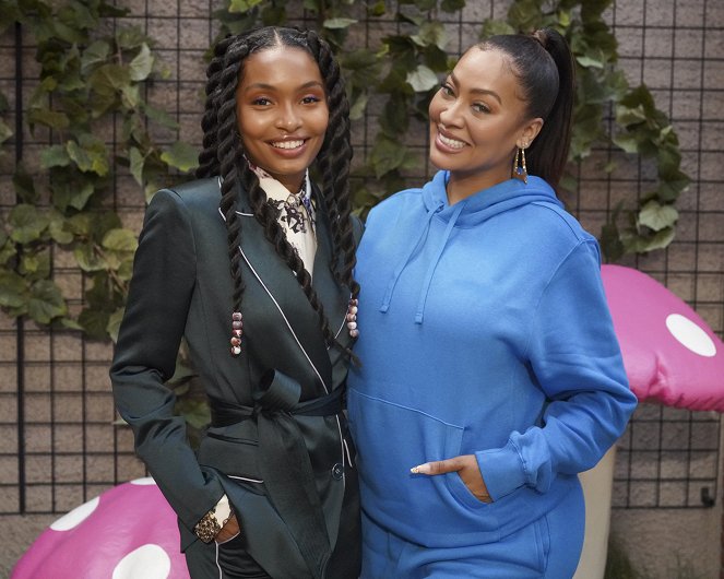 Grown-ish - Season 4 - Canceled - Van de set - Yara Shahidi, La La Anthony