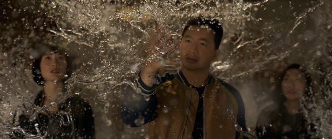 Shang-Chi et la Légende des Dix Anneaux - Film - Meng'er Zhang, Simu Liu, Awkwafina