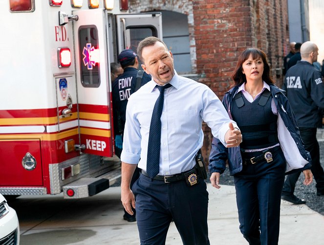Blue Bloods - Crime Scene New York - Season 9 - Stirring the Pot - Photos - Donnie Wahlberg, Marisa Ramirez