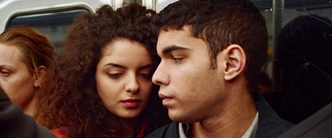 Una historia de amor y de deseo - De la película - Zbeida Belhajamor, Sami Outalbali