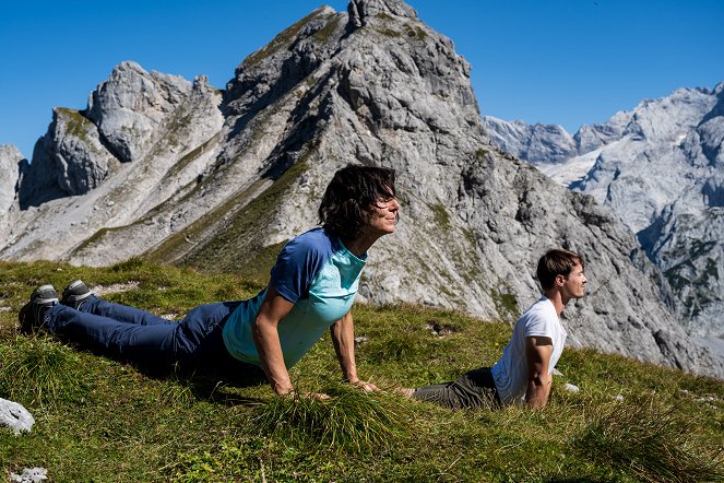 Bergwelten - Zu Fuß durchs Salzkammergut – Weitwandern am Berge-Seen-Trail - Film