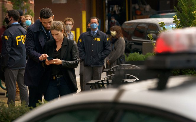 FBI: Special Crime Unit - Season 3 - Never Trust a Stranger - Photos - Zeeko Zaki, Missy Peregrym