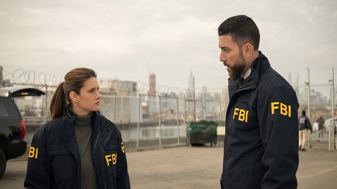 FBI: Special Crime Unit - Season 3 - Uncovered - Photos - Missy Peregrym, Zeeko Zaki