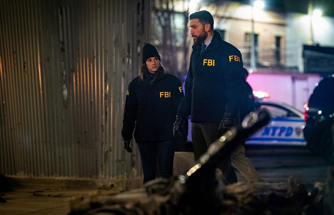 FBI: Special Crime Unit - Season 3 - Walk the Line - Photos - Missy Peregrym, Zeeko Zaki