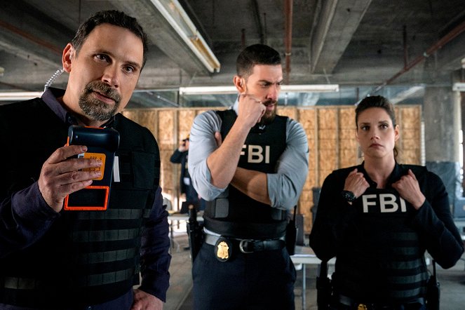 FBI: Special Crime Unit - Season 3 - Fathers and Sons - Photos - Jeremy Sisto, Zeeko Zaki, Missy Peregrym
