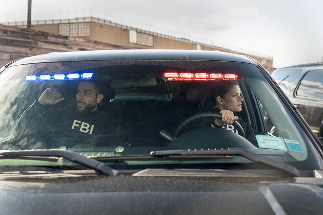 FBI: Special Crime Unit - Season 3 - Short Squeeze - Photos - Zeeko Zaki, Missy Peregrym
