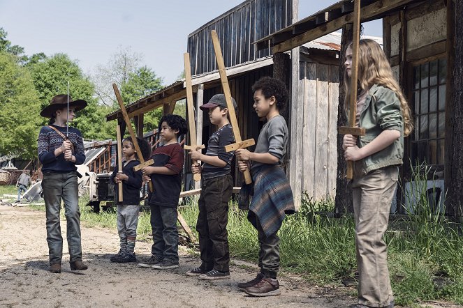 The Walking Dead - Aus der Asche - Filmfotos - Cailey Fleming, Kien Michael Spiller, Antony Azor, Anabelle Holloway