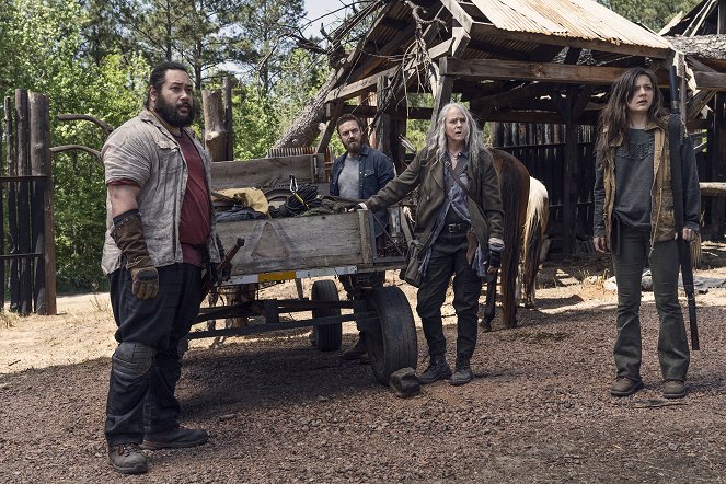 The Walking Dead - Out of the Ashes - Van film - Cooper Andrews, Ross Marquand, Melissa McBride, Cassady McClincy