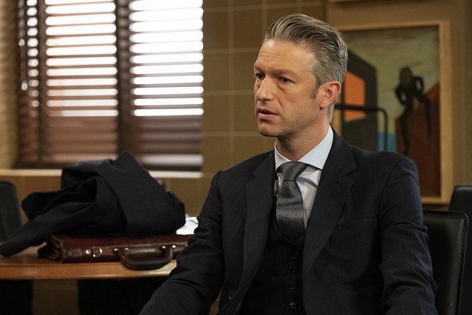 Lei e ordem: Special Victims Unit - Wolves in Sheep's Clothing - Do filme - Peter Scanavino