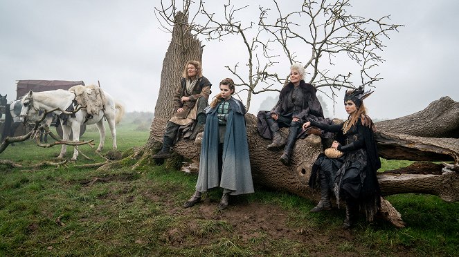 Britannia - Season 3 - Episode 5 - Photos - Julian Rhind-Tutt, Eleanor Worthington-Cox, Zoë Wanamaker, Liana Cornell