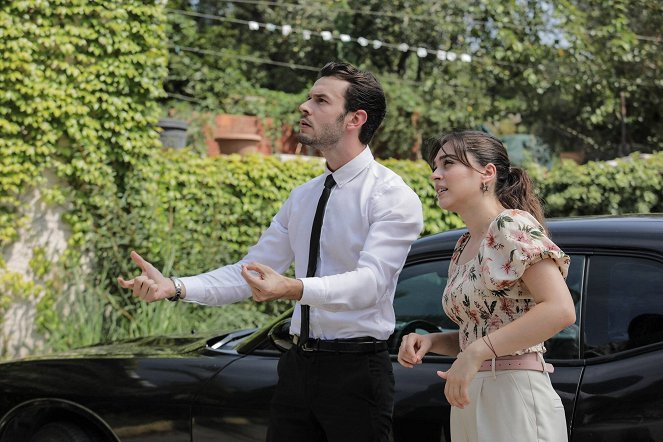 Twist of Fate - Episode 12 - Photos - Aytaç Şaşmaz, Cemre Baysel