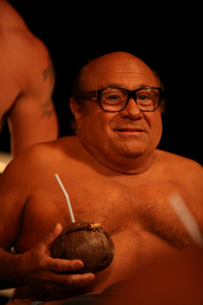 It's Always Sunny in Philadelphia - Season 7 - The Gang Goes to the Jersey Shore - Photos - Danny DeVito