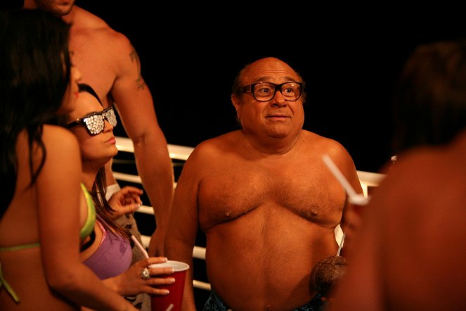 It's Always Sunny in Philadelphia - The Gang Goes to the Jersey Shore - Photos - Danny DeVito