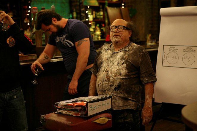 It's Always Sunny in Philadelphia - Chardee MacDennis: The Game of Games - Photos - Rob McElhenney, Danny DeVito