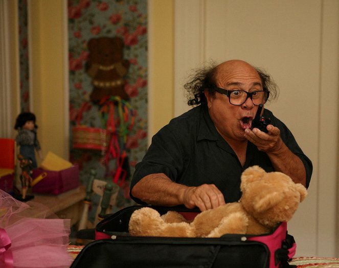 It's Always Sunny in Philadelphia - The Gang Gets Trapped - Photos - Danny DeVito