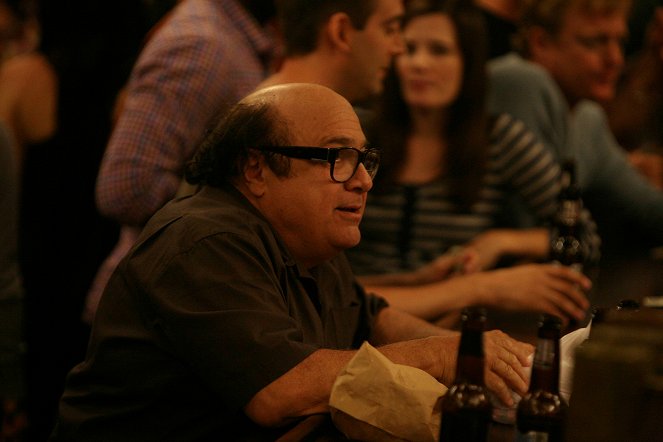 Felhőtlen Philadelphia - Season 7 - How Mac Got Fat - Filmfotók - Danny DeVito