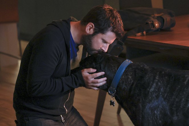 A Million Little Things - Season 4 - Family First - Photos - James Roday Rodriguez