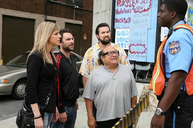 It's Always Sunny in Philadelphia - Thunder Gun Express - Photos - Kaitlin Olson, Charlie Day, Rob McElhenney, Danny DeVito