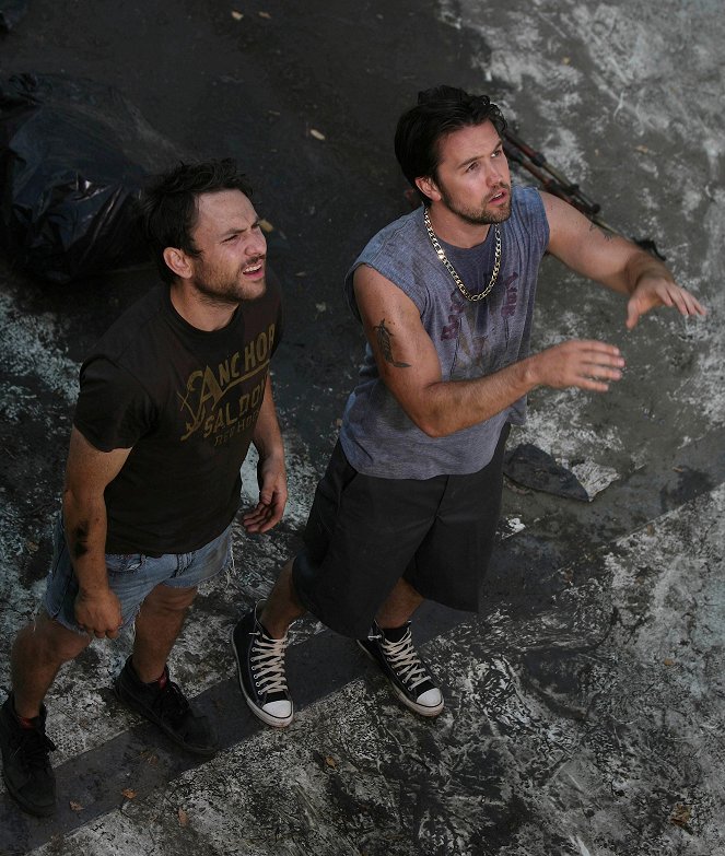 It's Always Sunny in Philadelphia - Season 6 - Mac and Charlie: White Trash - Photos - Charlie Day, Rob McElhenney