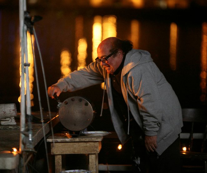 Felhőtlen Philadelphia - Season 6 - The Gang Buys a Boat - Filmfotók - Danny DeVito