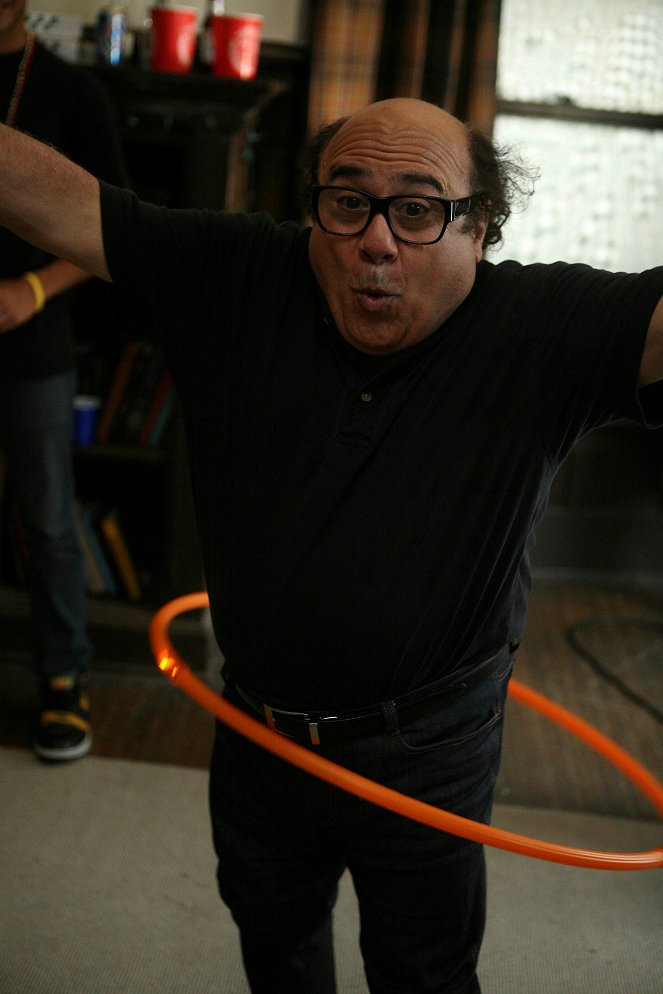 It's Always Sunny in Philadelphia - The Gang Reignites the Rivalry - Photos - Danny DeVito