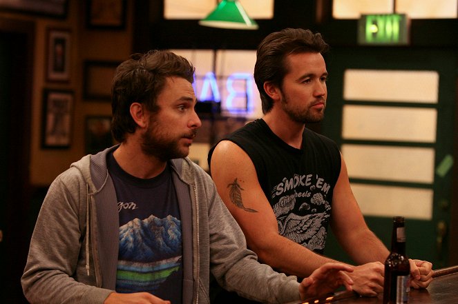 It's Always Sunny in Philadelphia - The Gang Wrestles for the Troops - Photos - Charlie Day, Rob McElhenney
