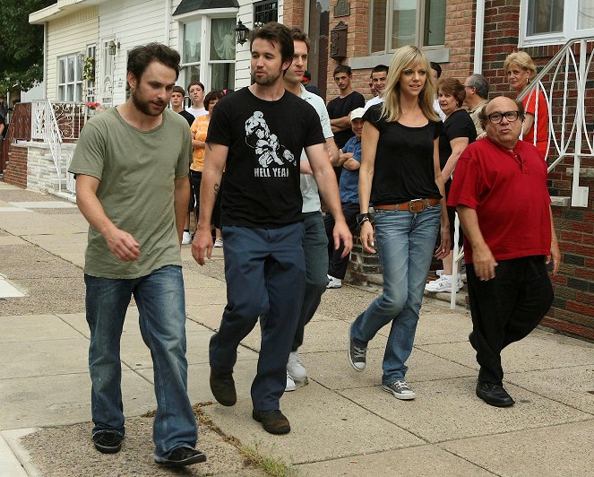 It's Always Sunny in Philadelphia - Číšnice se vdává - Z filmu - Charlie Day, Rob McElhenney, Glenn Howerton, Kaitlin Olson, Danny DeVito
