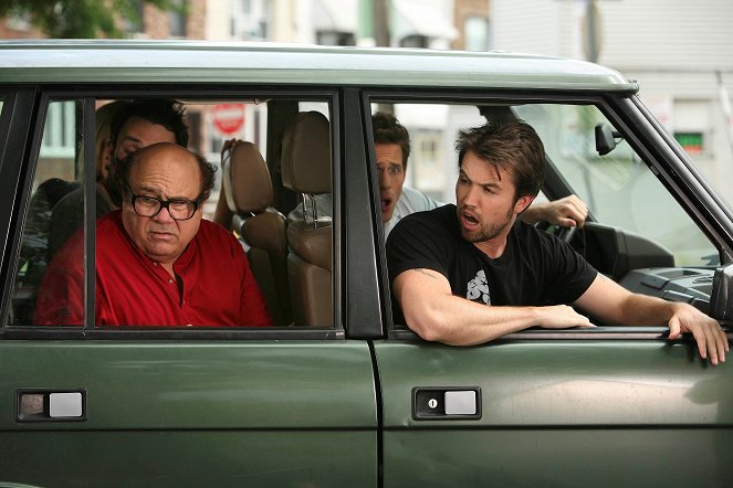 Felhőtlen Philadelphia - Season 5 - The Gang Hits the Road - Filmfotók - Danny DeVito, Glenn Howerton, Rob McElhenney