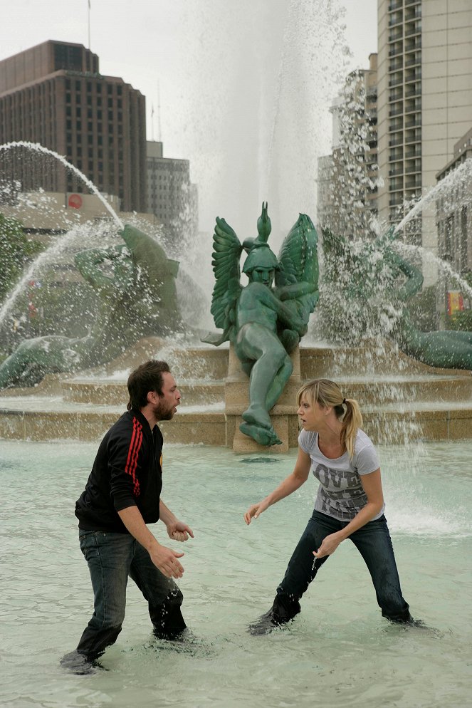 It's Always Sunny in Philadelphia - Dennis Reynolds: An Erotic Life - Photos - Charlie Day, Kaitlin Olson