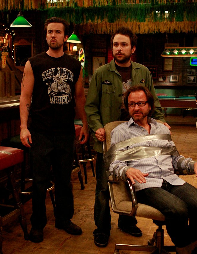 It's Always Sunny in Philadelphia - Paddy's Pub: The Worst Bar in Philadelphia - Photos - Rob McElhenney, Charlie Day, Fisher Stevens