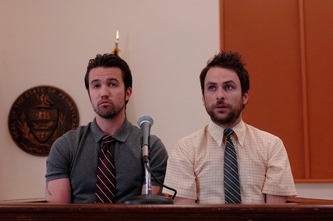 Philadelphia - Season 4 - Le Concours des top modèles américains pour le panneau publicitaire du Paddy's - Film - Rob McElhenney, Charlie Day