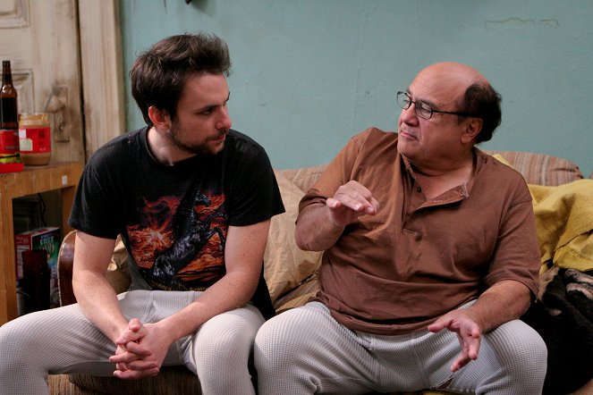 It's Always Sunny in Philadelphia - The Gang Goes Jihad - Photos - Charlie Day, Danny DeVito