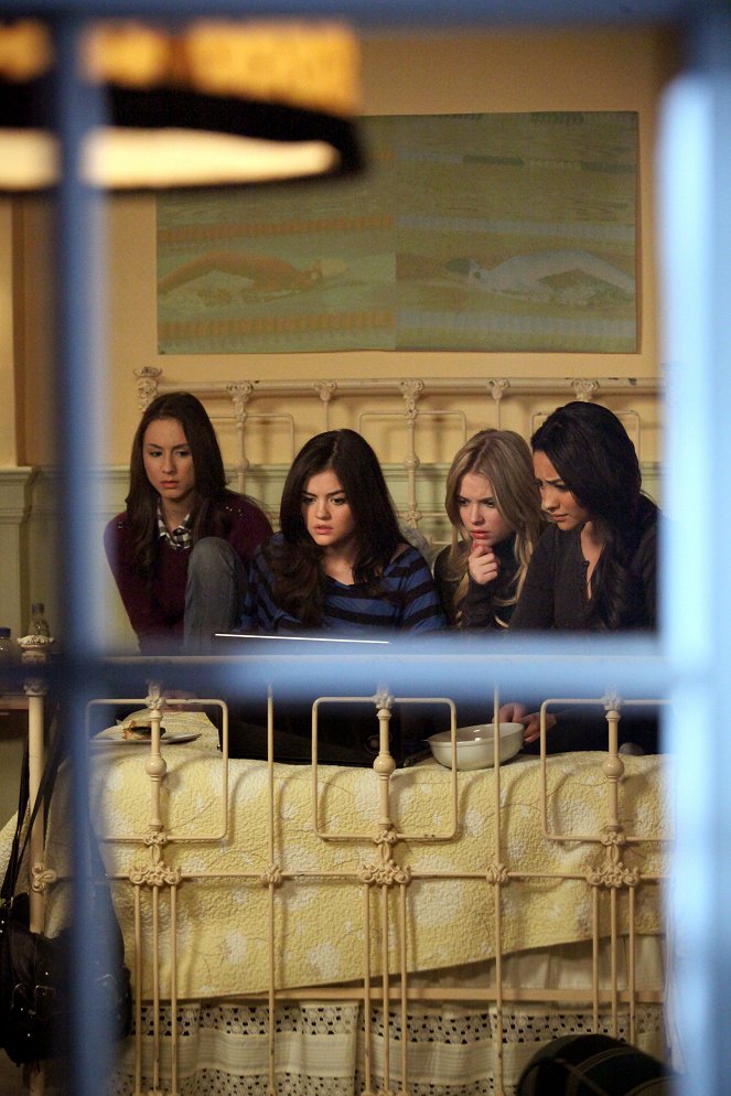 Pretty Little Liars - Wem die Stunde schlägt - Filmfotos - Troian Bellisario, Lucy Hale, Ashley Benson, Shay Mitchell