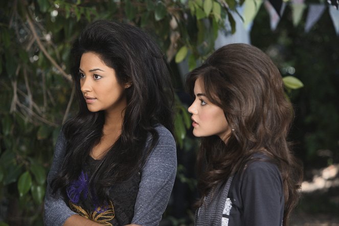 Pretty Little Liars - Je vous vois - Film - Shay Mitchell, Lucy Hale
